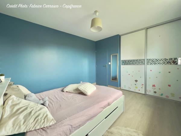 MARINGUES 63: Maison familiale de 144 m² avec piscine, 6 chambres, garage, jardin et pergola bioclimatique, panneaux photovoltaïque