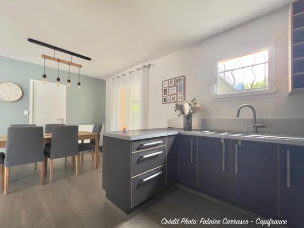 MARINGUES 63: Maison familiale de 144 m² avec piscine, 6 chambres, garage, jardin et pergola bioclimatique, panneaux photovoltaïque