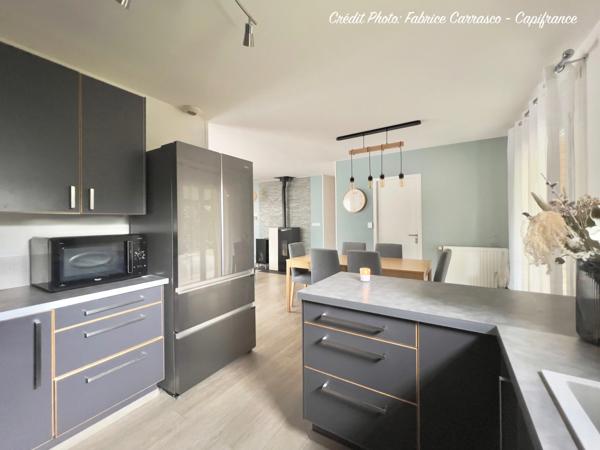 MARINGUES 63: Maison familiale de 144 m² avec piscine, 6 chambres, garage, jardin et pergola bioclimatique, panneaux photovoltaïque