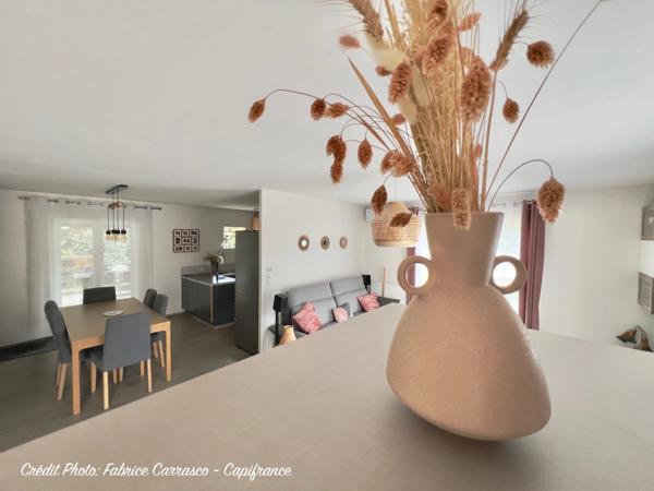 MARINGUES 63: Maison familiale de 144 m² avec piscine, 6 chambres, garage, jardin et pergola bioclimatique, panneaux photovoltaïque