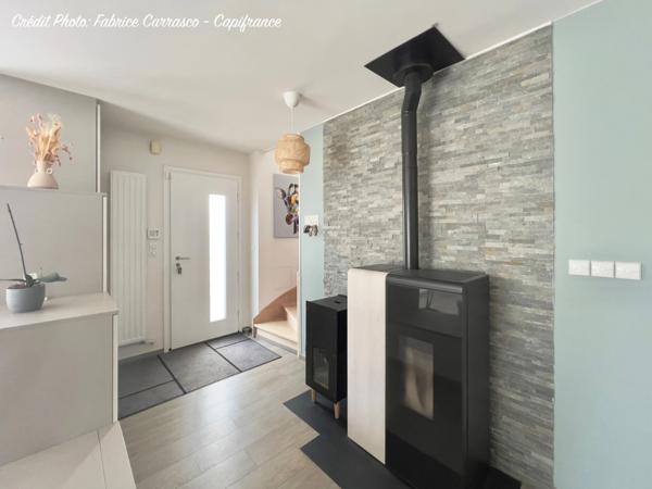 MARINGUES 63: Maison familiale de 144 m² avec piscine, 6 chambres, garage, jardin et pergola bioclimatique, panneaux photovoltaïque