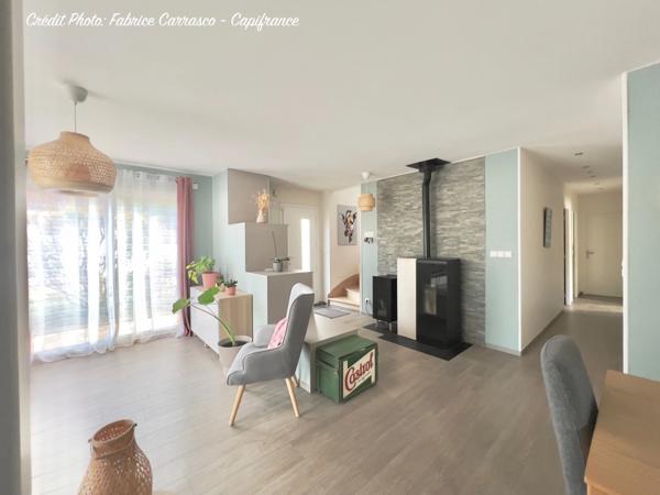 MARINGUES 63: Maison familiale de 144 m² avec piscine, 6 chambres, garage, jardin et pergola bioclimatique, panneaux photovoltaïque