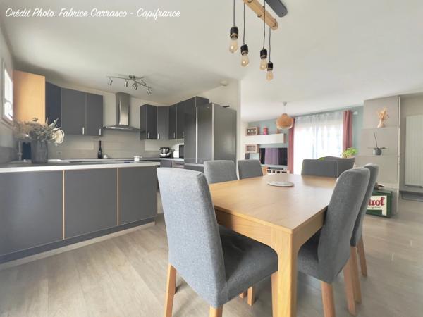 MARINGUES 63: Maison familiale de 144 m² avec piscine, 6 chambres, garage, jardin et pergola bioclimatique, panneaux photovoltaïque