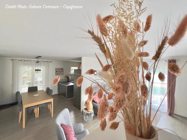 MARINGUES 63: Maison familiale de 144 m² avec piscine, 6 chambres, garage, jardin et pergola bioclimatique, panneaux photovoltaïque