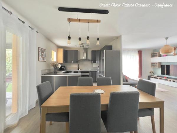 MARINGUES 63: Maison familiale de 144 m² avec piscine, 6 chambres, garage, jardin et pergola bioclimatique, panneaux photovoltaïque