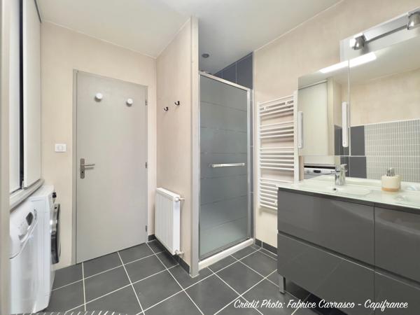 MARINGUES 63: Maison familiale de 144 m² avec piscine, 6 chambres, garage, jardin et pergola bioclimatique, panneaux photovoltaïque