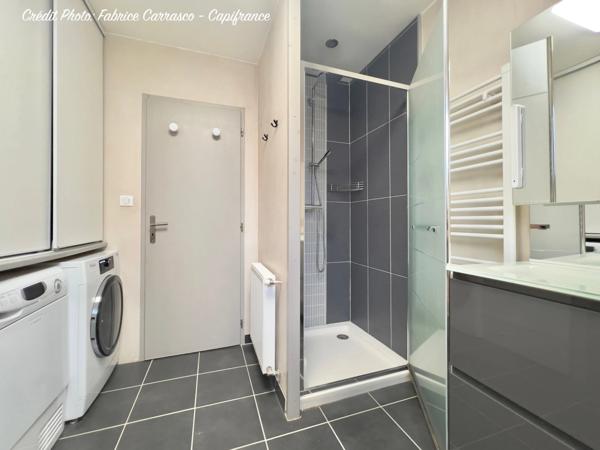 MARINGUES 63: Maison familiale de 144 m² avec piscine, 6 chambres, garage, jardin et pergola bioclimatique, panneaux photovoltaïque