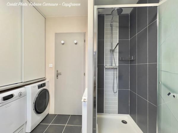 MARINGUES 63: Maison familiale de 144 m² avec piscine, 6 chambres, garage, jardin et pergola bioclimatique, panneaux photovoltaïque