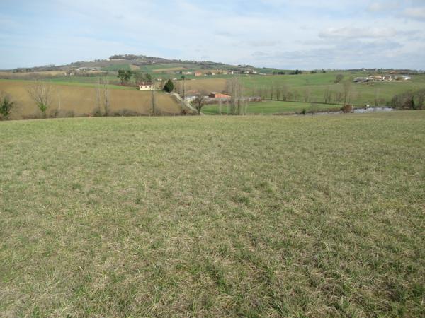 Auty (82220) Beau terrain constructible