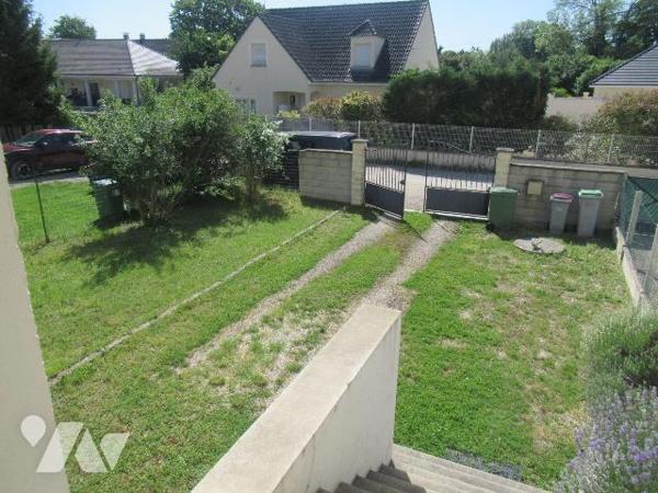 Idéal premier achat ou investissement locatif - venez découvrir cette maison cosy, mitoyenne d'...