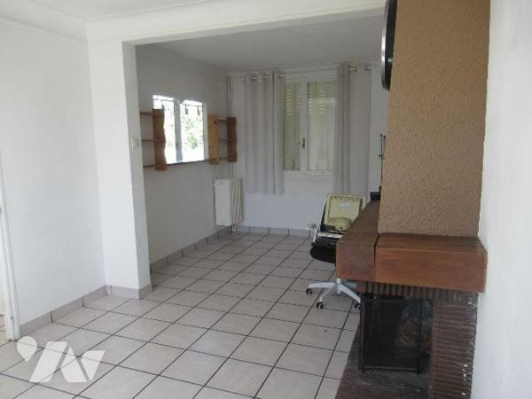 Idéal premier achat ou investissement locatif - venez découvrir cette maison cosy, mitoyenne d'...