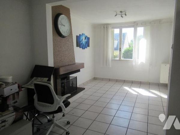 Idéal premier achat ou investissement locatif - venez découvrir cette maison cosy, mitoyenne d'...