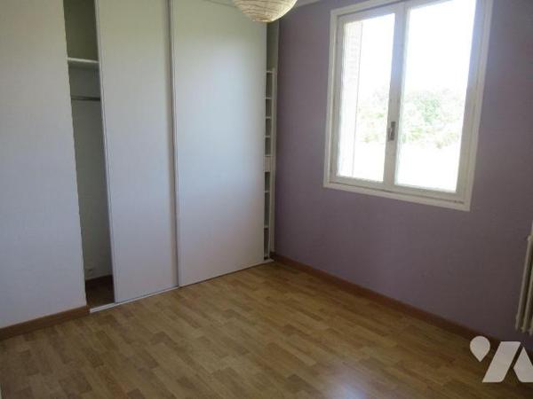 Idéal premier achat ou investissement locatif - venez découvrir cette maison cosy, mitoyenne d'...