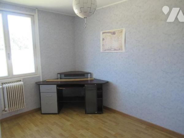 Idéal premier achat ou investissement locatif - venez découvrir cette maison cosy, mitoyenne d'...