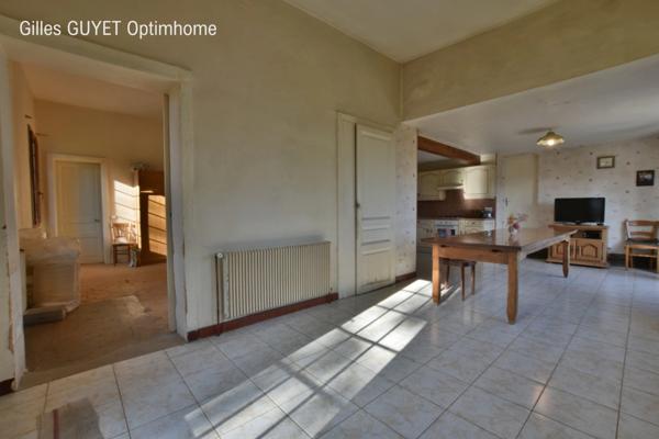 15MN de BERNAY, MAISON ATYPIQUE, T6, 122M² 180000€ 1,68Hectares de terrain avec dépendances et étang. (27)