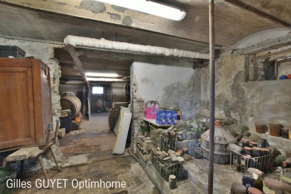 15MN de BERNAY, MAISON ATYPIQUE, T6, 122M² 180000€ 1,68Hectares de terrain avec dépendances et étang. (27)