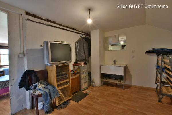 15MN de BERNAY, MAISON ATYPIQUE, T6, 122M² 180000€ 1,68Hectares de terrain avec dépendances et étang. (27)