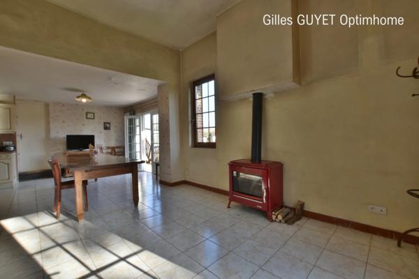 15MN de BERNAY, MAISON ATYPIQUE, T6, 122M² 180000€ 1,68Hectares de terrain avec dépendances et étang. (27)