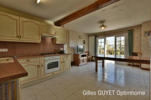 15MN de BERNAY, MAISON ATYPIQUE, T6, 122M² 180000€ 1,68Hectares de terrain avec dépendances et étang. (27)