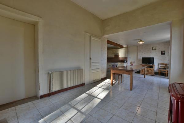 15MN de BERNAY, MAISON ATYPIQUE, T6, 122M² 180000€ 1,68Hectares de terrain avec dépendances et étang. (27)