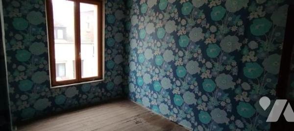 Maison à vendre d'une surface habitable de 82m², avec garage, mitoyenne d'un côté. Composée au ...