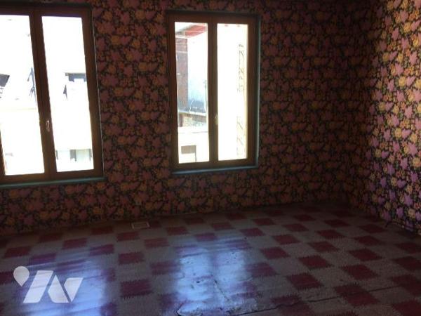 Maison à vendre d'une surface habitable de 82m², avec garage, mitoyenne d'un côté. Composée au ...