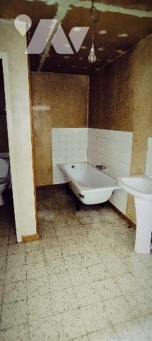 Maison à vendre d'une surface habitable de 82m², avec garage, mitoyenne d'un côté. Composée au ...