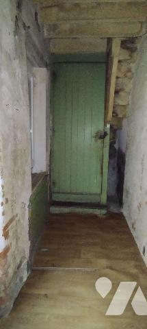 Maison à vendre d'une surface habitable de 82m², avec garage, mitoyenne d'un côté. Composée au ...