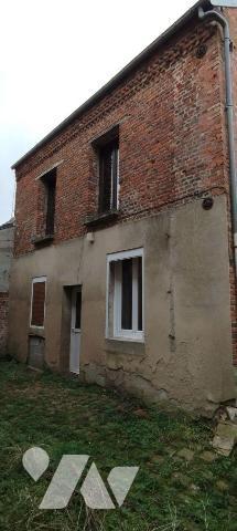 Maison à vendre d'une surface habitable de 82m², avec garage, mitoyenne d'un côté. Composée au ...