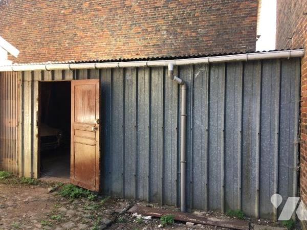 Maison à vendre d'une surface habitable de 82m², avec garage, mitoyenne d'un côté. Composée au ...