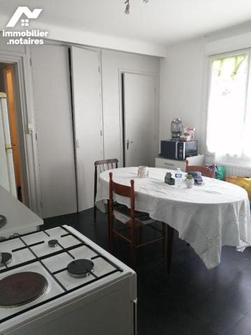 Dunkerque (59140), murs commerciaux à vendre (BAIL MIXTE actuellement loué) comprenant :
- Un ...