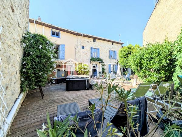 MAISON DE CHARME EN PIERRE AVEC JARDIN ARBORE et STATIONNEMENT