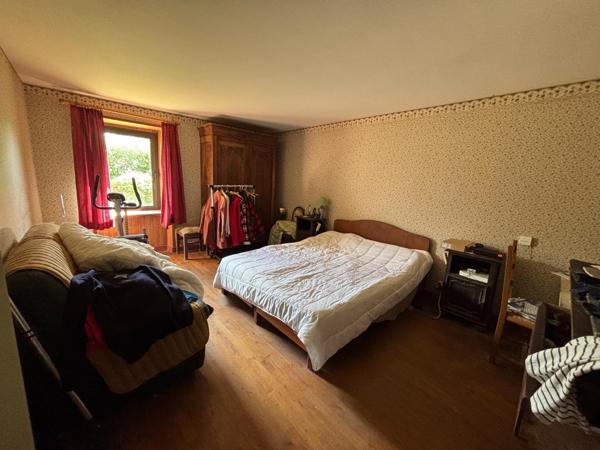 Longère familiale en pierre, 7 pièces, nichée au cœur de la campagne de Baud