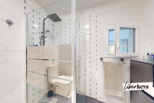 Villa individuelle  rénovée de plain-pied avec piscine