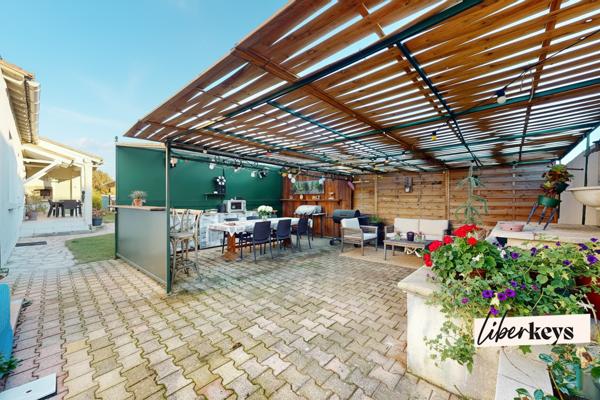 Villa individuelle  rénovée de plain-pied avec piscine