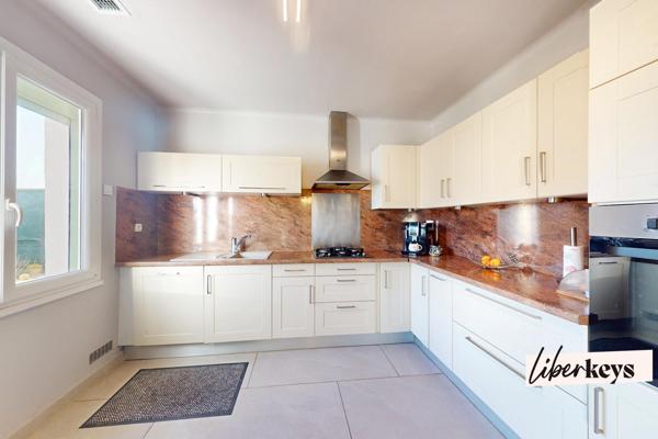 Villa individuelle  rénovée de plain-pied avec piscine