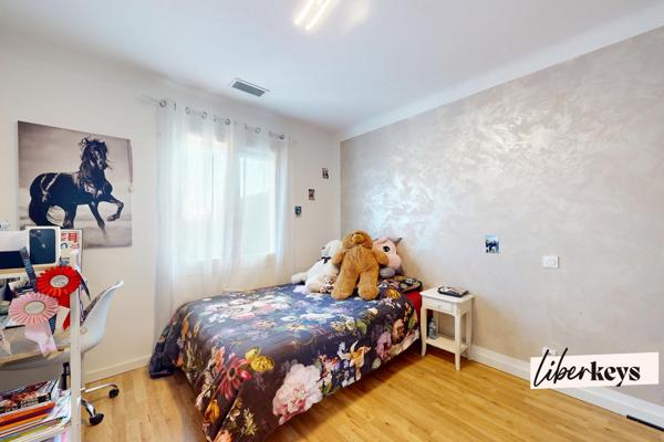 Villa individuelle  rénovée de plain-pied avec piscine