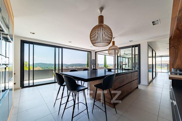Spectaculaire villa contemporaine avec vue panoramique