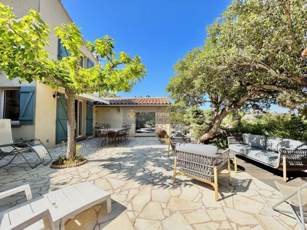 Vente                                                      Villa
                        
                     8 pièces                      246 m2                     à Les Issambres