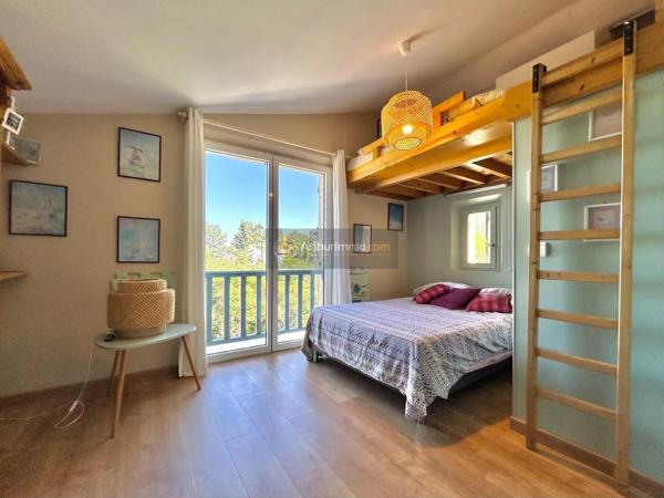 Vente                                                      Villa
                        
                     8 pièces                      246 m2                     à Les Issambres