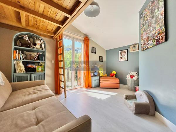 Vente                                                      Villa
                        
                     8 pièces                      246 m2                     à Les Issambres