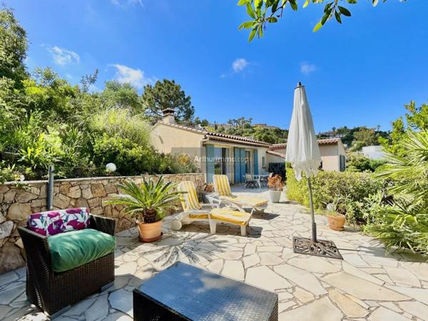 Vente                                                      Villa
                        
                     8 pièces                      246 m2                     à Les Issambres