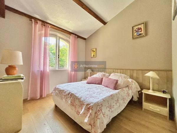 Vente                                                      Villa
                        
                     8 pièces                      246 m2                     à Les Issambres
