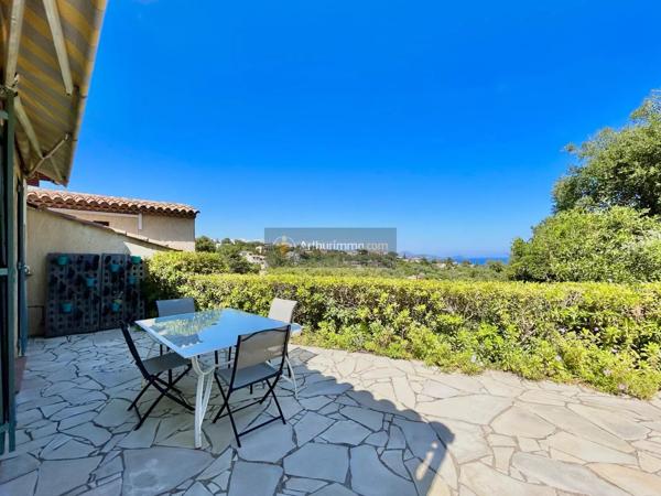 Vente                                                      Villa
                        
                     8 pièces                      246 m2                     à Les Issambres