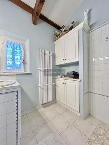 Vente                                                      Villa
                        
                     8 pièces                      246 m2                     à Les Issambres