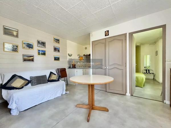 Vente                                                      Villa
                        
                     8 pièces                      246 m2                     à Les Issambres