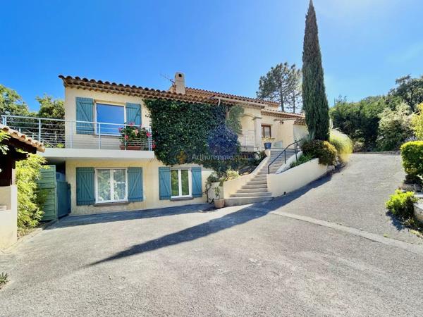 Vente                                                      Villa
                        
                     8 pièces                      246 m2                     à Les Issambres