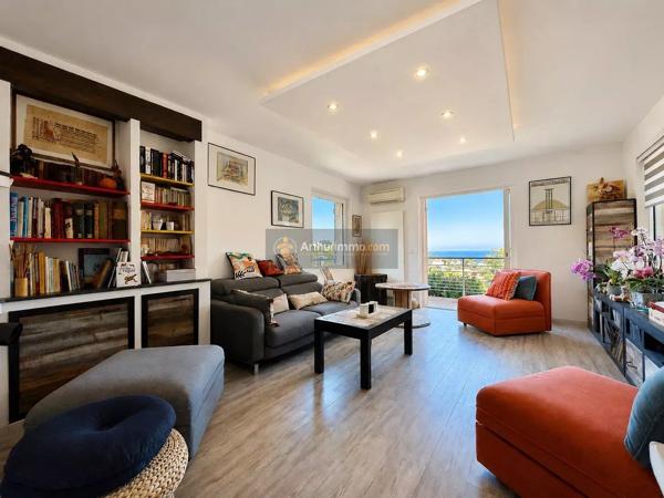 Vente                                                      Villa
                        
                     8 pièces                      246 m2                     à Les Issambres