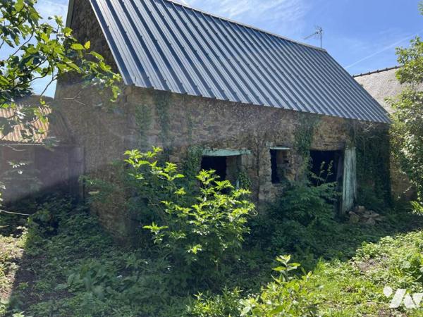 PLOUHA - Maison de ville en pierres avec jardin et dépendance en pierres