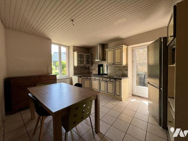 PLOUHA - Maison de ville en pierres avec jardin et dépendance en pierres